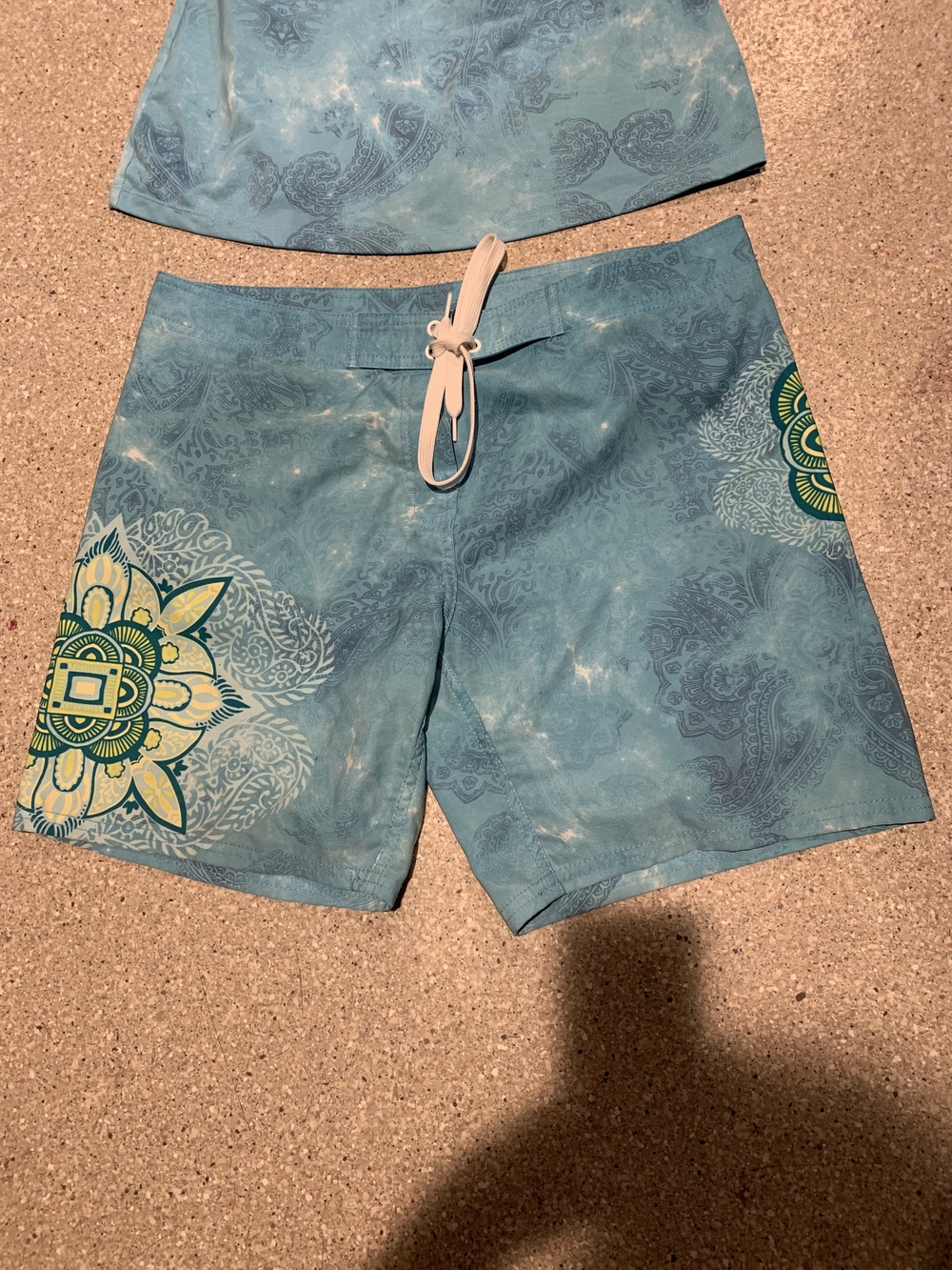 #635 "Mysterloso" Blue Floral Racerback Tank and Boardshort Set Top XL Shorts12 - Picture 3 of 13